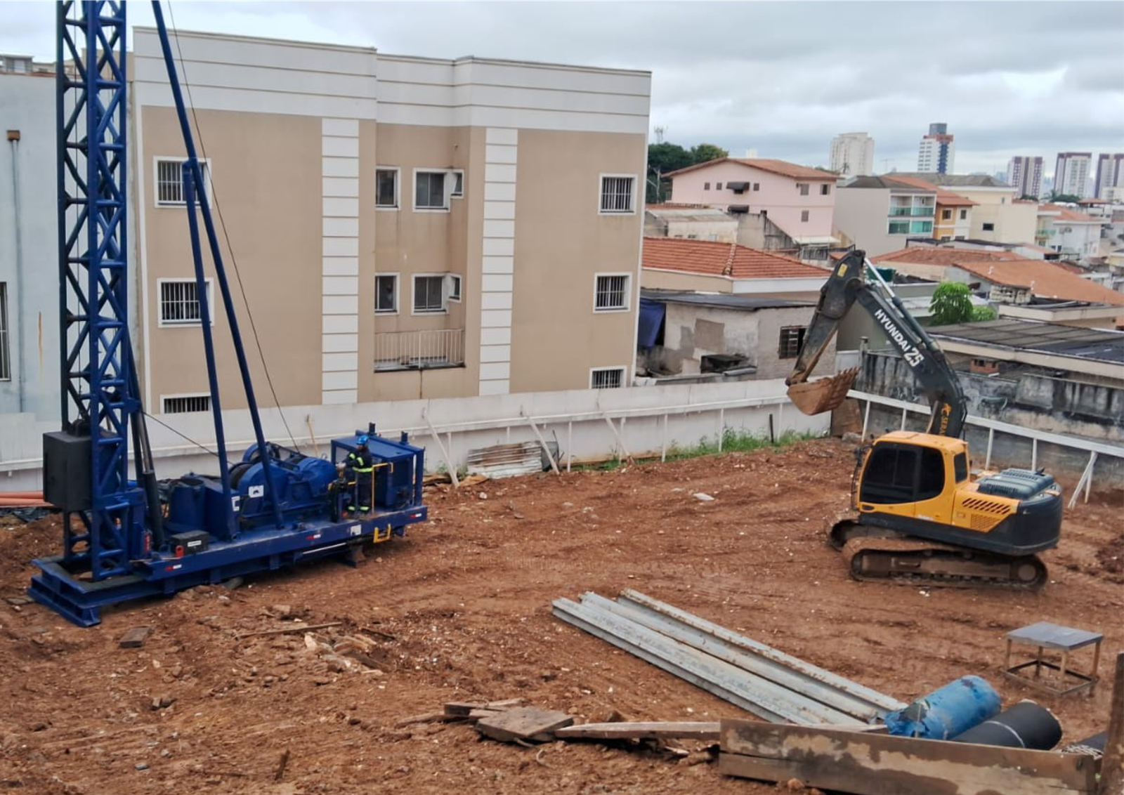 cravação estaca pré-moldada concreto São Paulo obra industrial